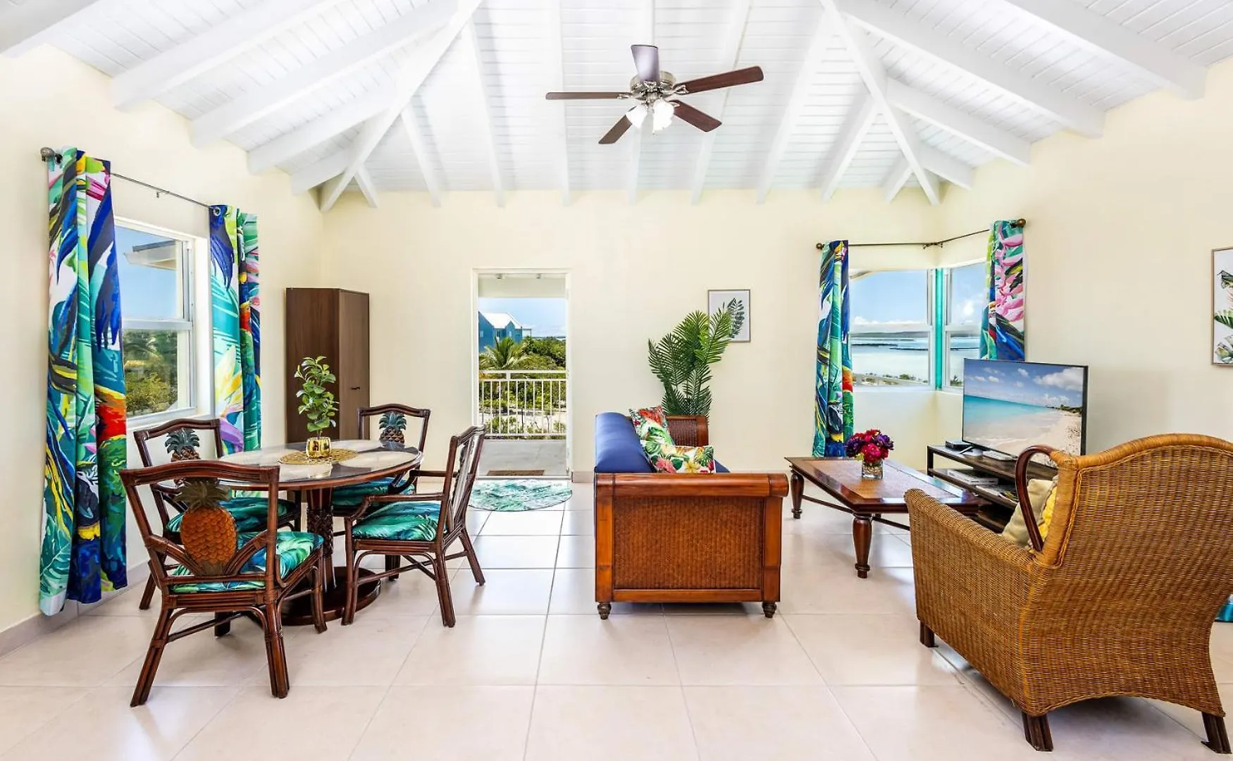 Chalk Sound Jungle Oasis Good Wifi Walk To Beach Taylor Bay Beach Homestay